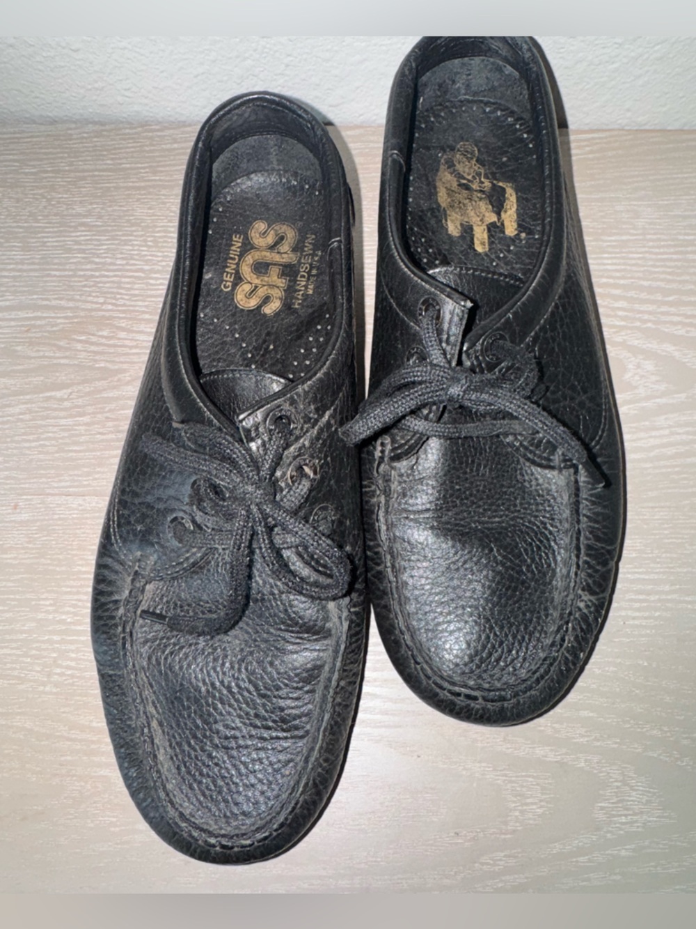 Genuine SAS black leather women's walking shoes size 8
